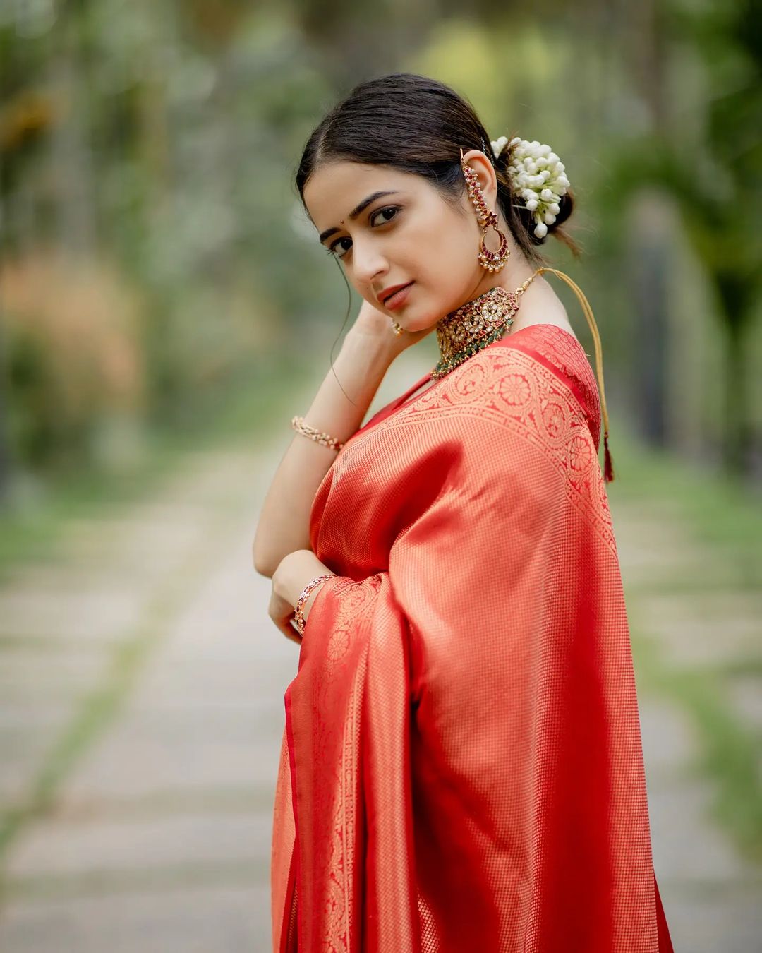 Elegant Traditional Silk Saree with Paisley Print