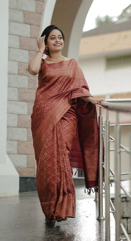 Jacquard silk saree in elegant shades of pink and gold