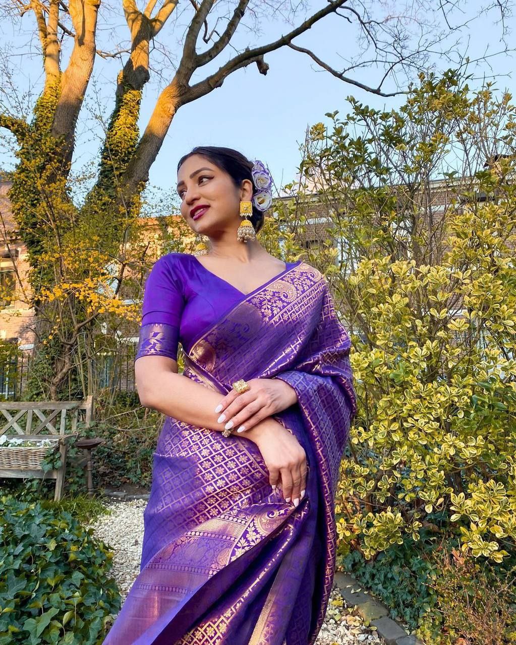 Elegant Jacquard Silk Saree with paisley design
